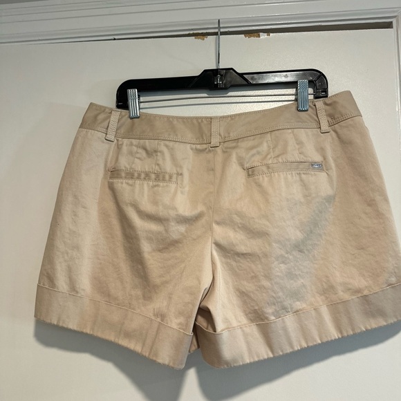 White House Black Market sz: 14 Tan cotton/ Spandex. Slight Sheen. Shorts. - Picture 2 of 14